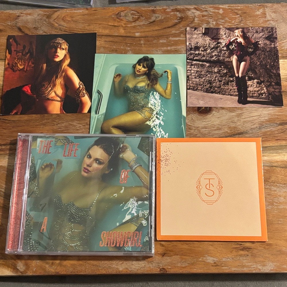Taylor Swift - The Life of a Showgirl - Sweat and Vanilla - CD with Photo Set